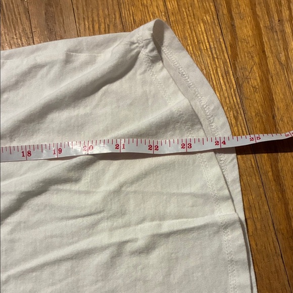 Elegant White V-Neck Short Sleeve Top - Picture 7 of 7